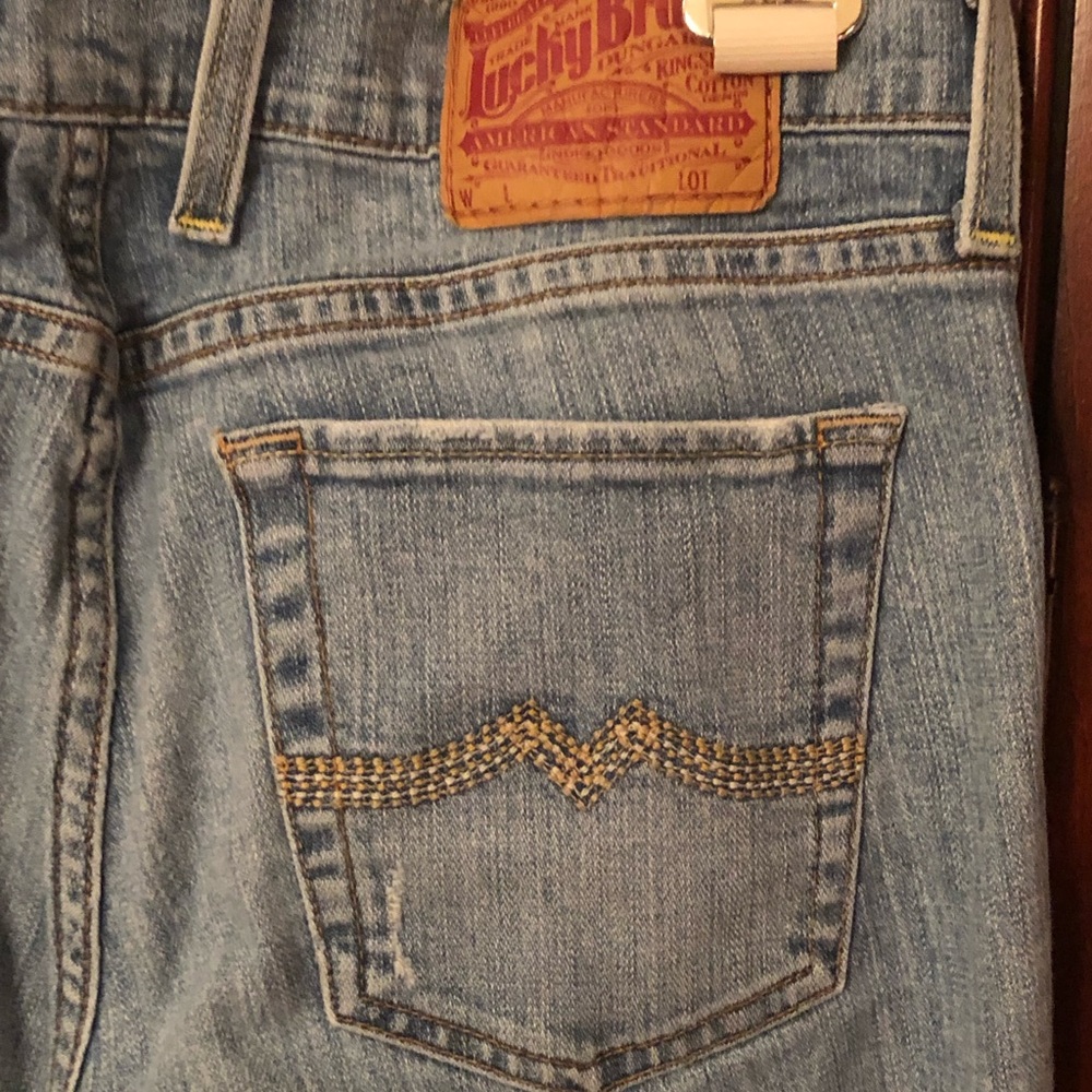 🍀 Lucky Brand Light-wash Jeans